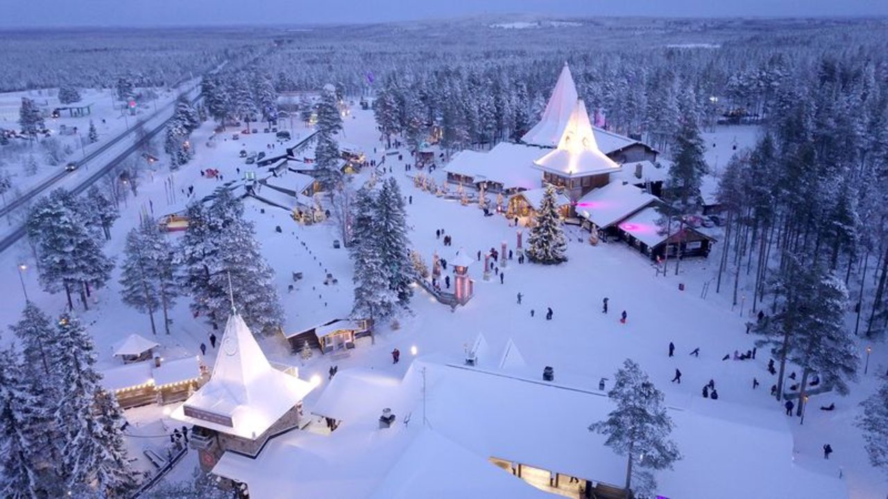 En la cautelosa Finlandia, la gruta de Papá Noel es también un refugio antibombas