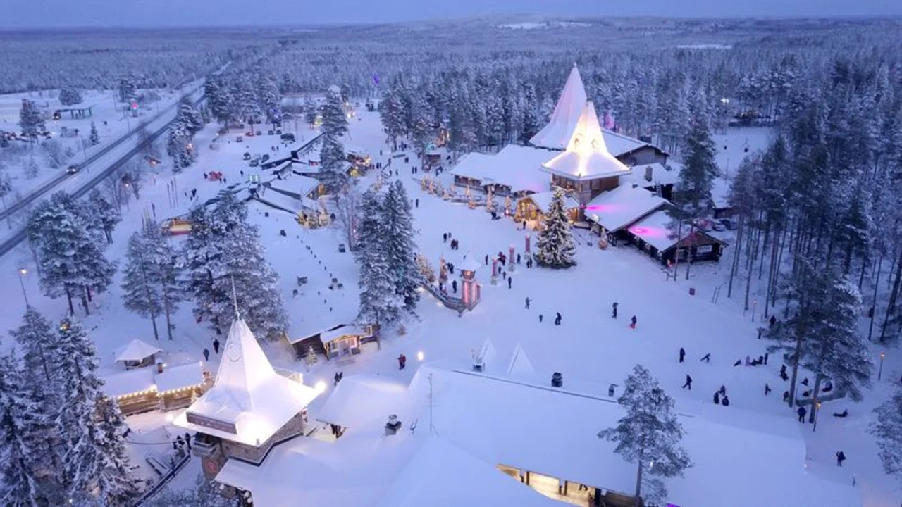 En la cautelosa Finlandia, la gruta de Papá Noel es también un refugio antibombas