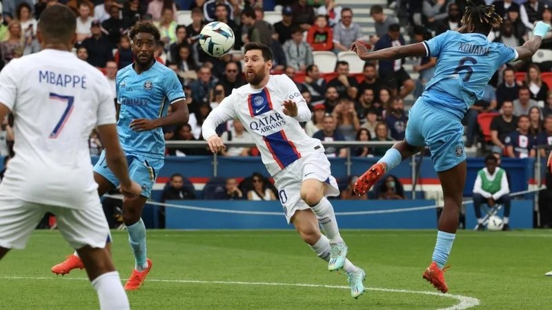Messi vs Troyes