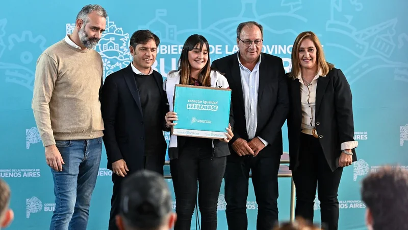 Kicillof: "Estamos llevando conectividad a 5.500 escuelas"