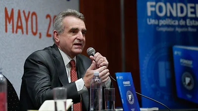 Rossi: "Es necesario que la política de defensa sea uno de los ejes del debate en Argentina" Rossi: "Es necesario que la política de defensa sea uno de los ejes del debate en Argentina"