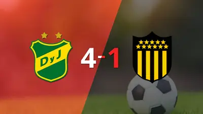 Doblete de Agustín Sant´Anna en la goleada de Defensa y Justicia frente a Peñarol Doblete de Agustín Sant´Anna en la goleada de Defensa y Justicia frente a Peñarol