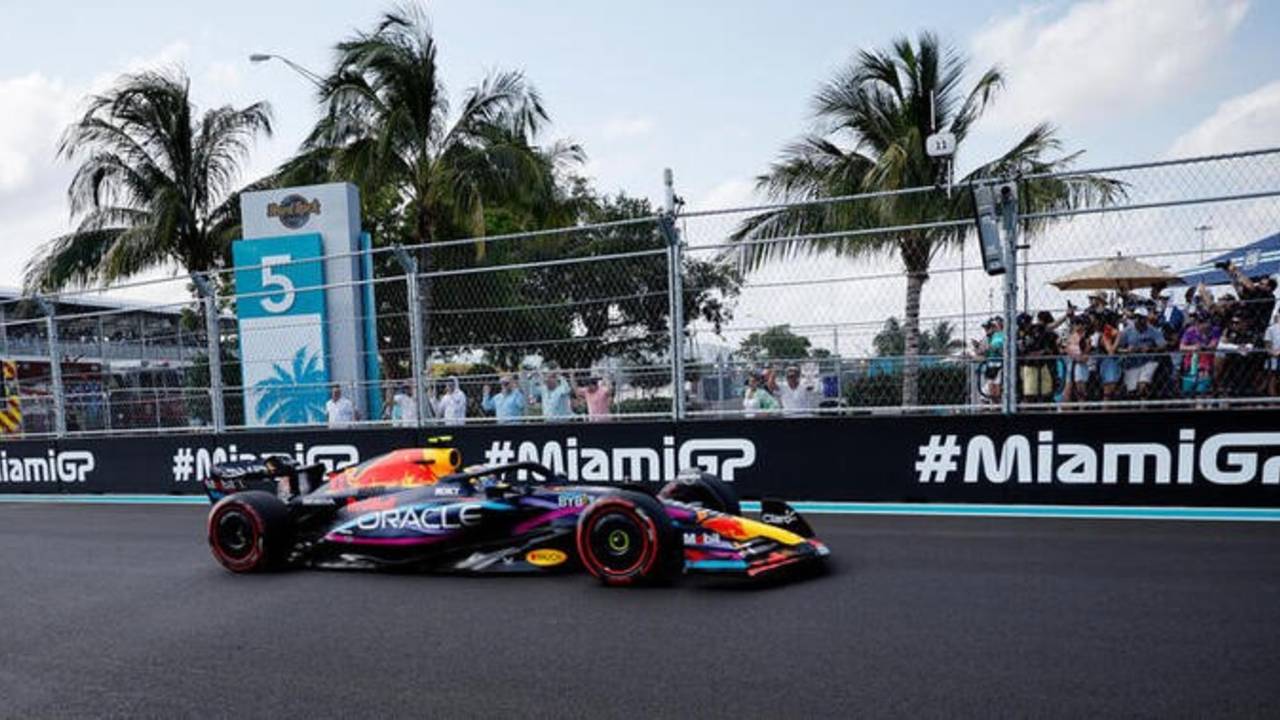 "Checo" Pérez logra la pole para el GP de Miami, Verstappen saldrá noveno