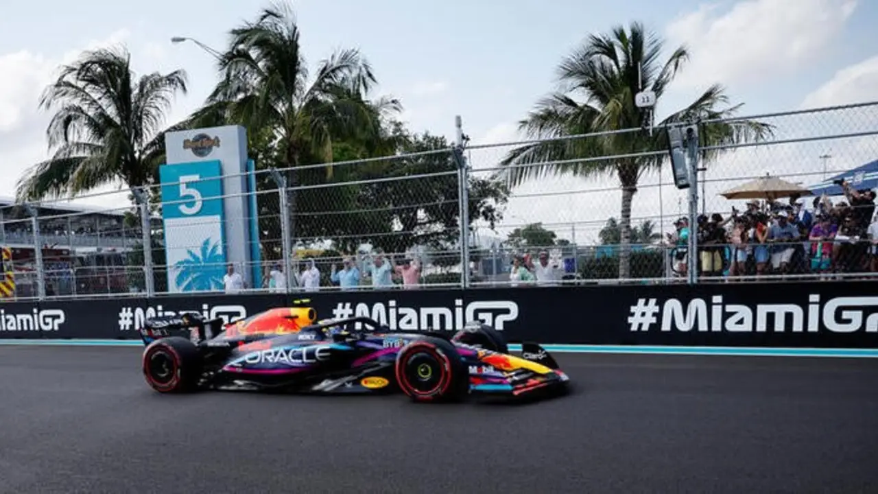 "Checo" Pérez logra la pole para el GP de Miami, Verstappen saldrá noveno