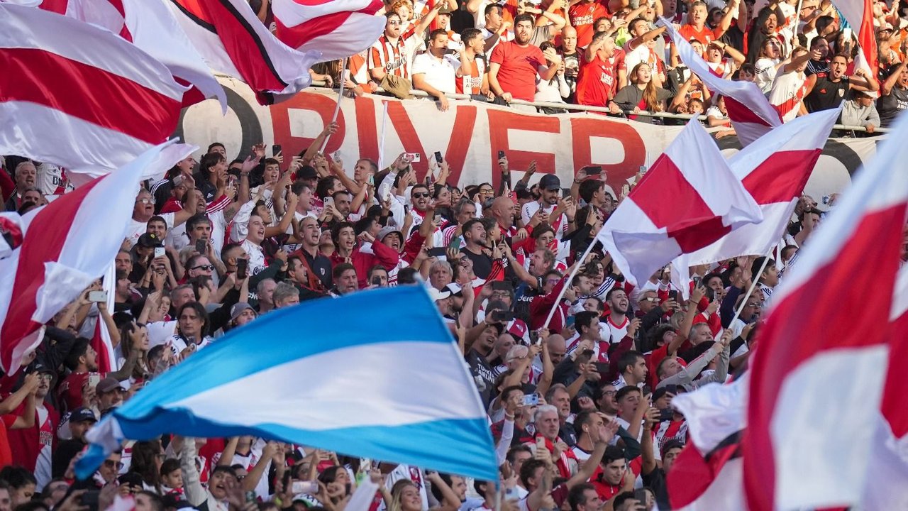 El tremendo recibimiento en el Monumental para el Superclásico