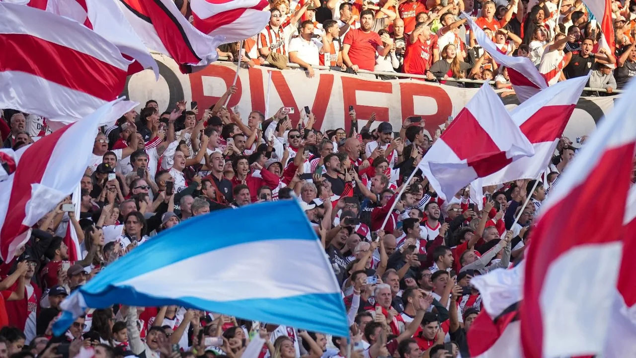El tremendo recibimiento en el Monumental para el Superclásico