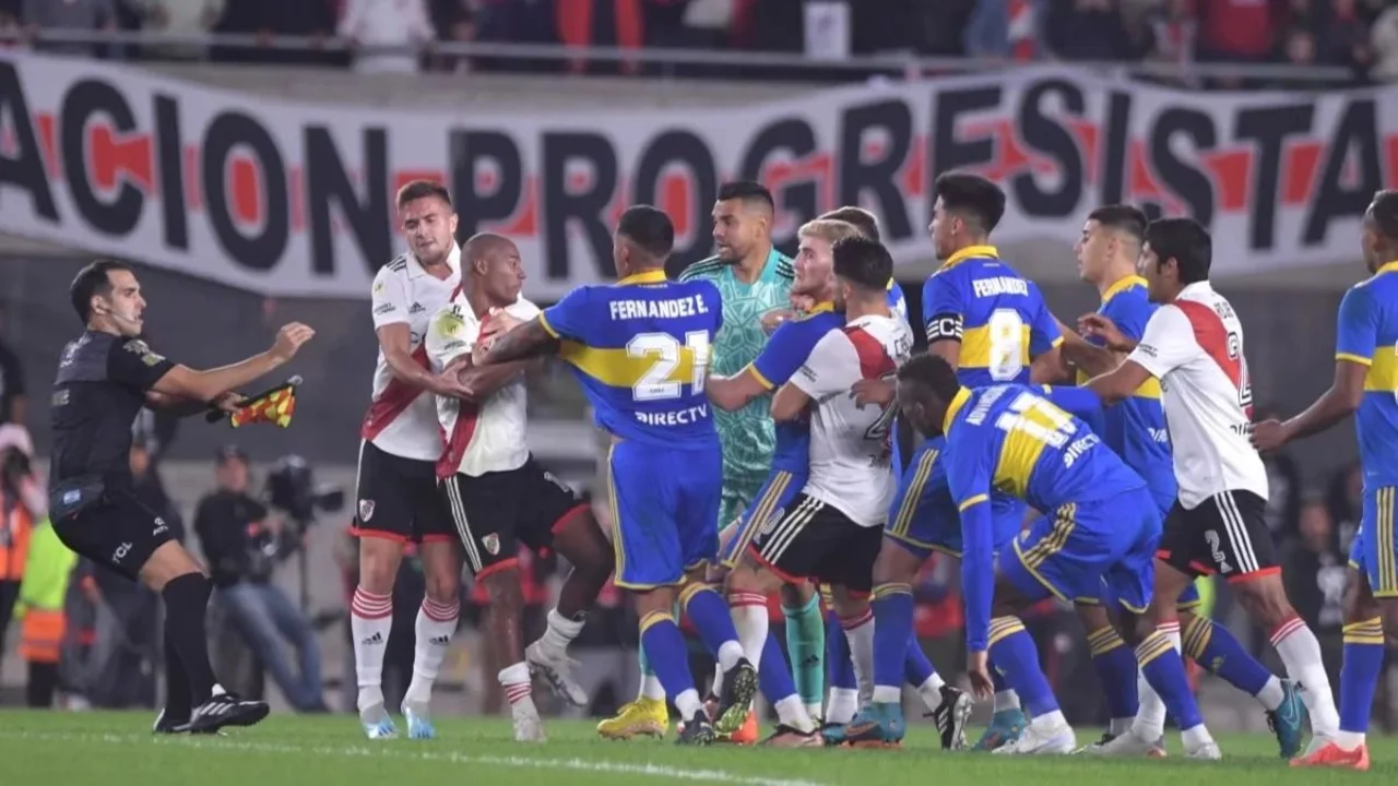 Boca, River, Superclásico, Luis Vázquez, Agustín Palavecino, Marcos Rojo, fútbol argentino, deportes