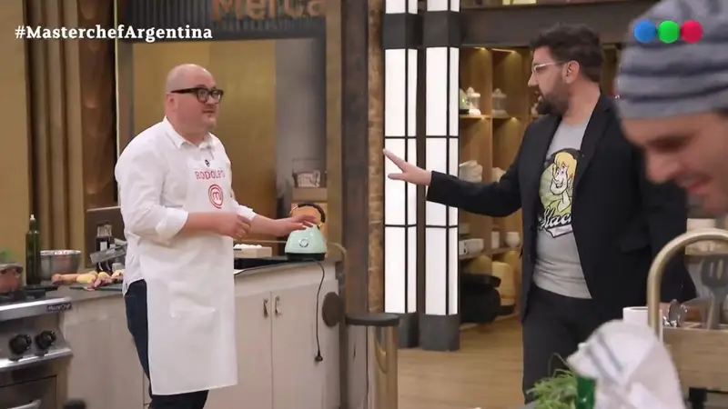 El tremendo desplante de Damián Betular a un participante de Masterchef.