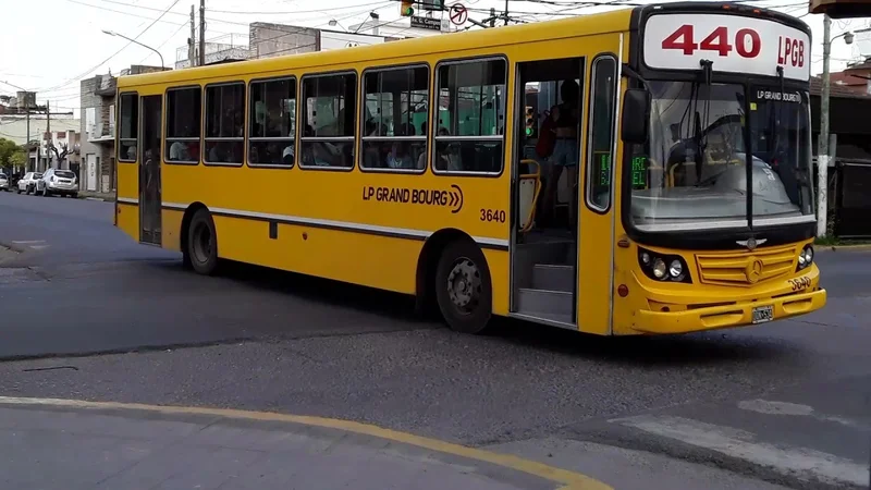 Paro de colectivos. Agredieron a un colectivero con un arma en el partido de Malvinas Argentinas. 