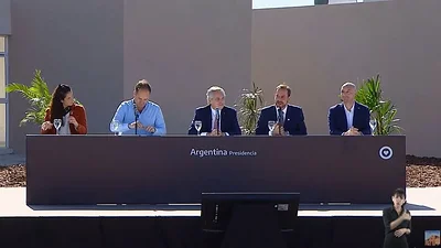 Alberto Fernández cruzó a Milei: "Qué le va a importar que tengan una casa" Alberto Fernández cruzó a Milei: "Qué le va a importar que tengan una casa"