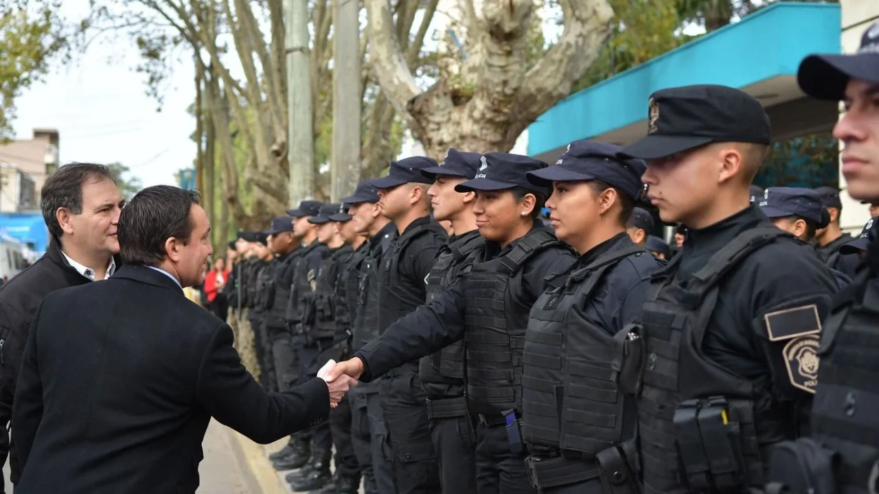 Florencio Varela y Provincia reforzaron la seguridad con nuevos vehículos y oficiales