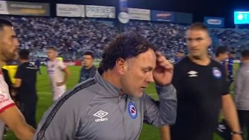 Gabriel Milito, Argentinos Juniors, Rodrigo Tello, Atlético Tucumán. 