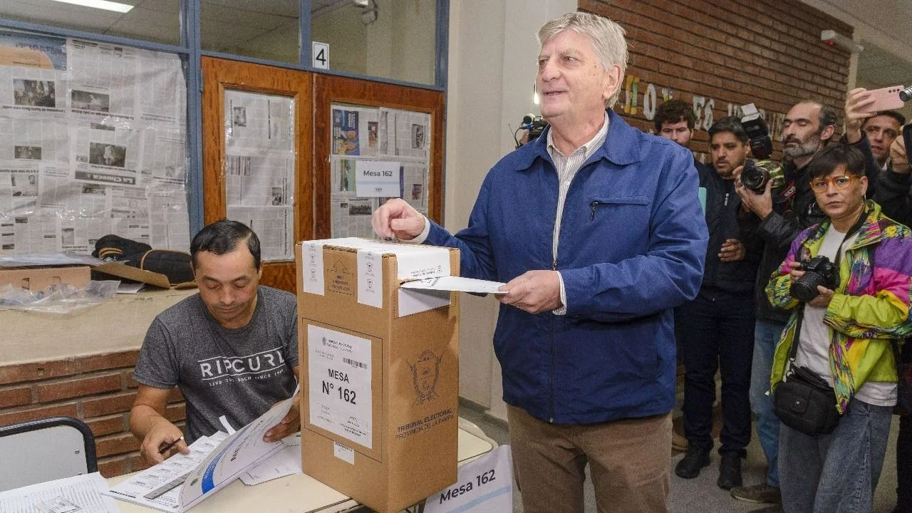 Sergio Zilotto, gobernador de La Pampa, votó en las elecciones 2023