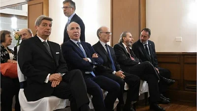 Tras criticar al Gobierno por emisión, Rosatti habló de "división de poderes" Tras criticar al Gobierno por emisión, Rosatti habló de "división de poderes"