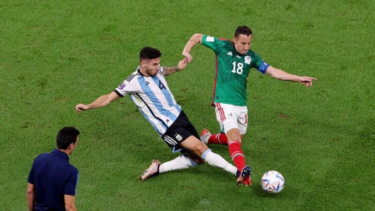 Mediocampista mexicano Guardado anuncia que se retira de la selección
