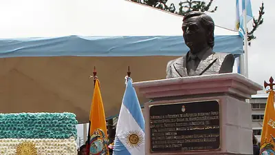 Restituirán busto del expresidente Néstor Kirchner en una plaza de Quito Restituirán busto del expresidente Néstor Kirchner en una plaza de Quito