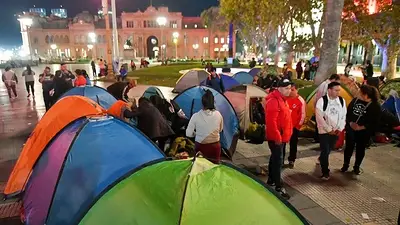 Agrupaciones sociales acamparon en Plaza de Mayo y marchan a Desarrollo Social Agrupaciones sociales acamparon en Plaza de Mayo y marchan a Desarrollo Social