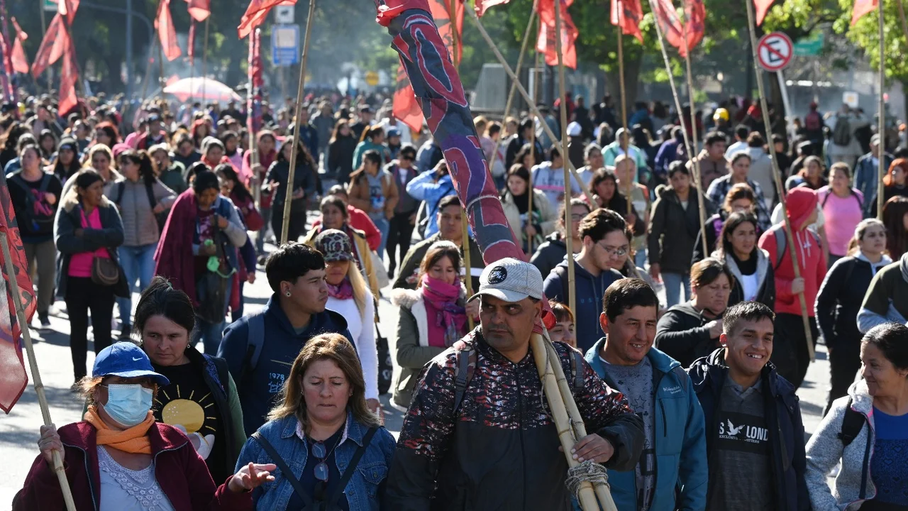 Tras la marcha al Ministerio de Desarrollo, organizaciones sociales levantaron el acampe