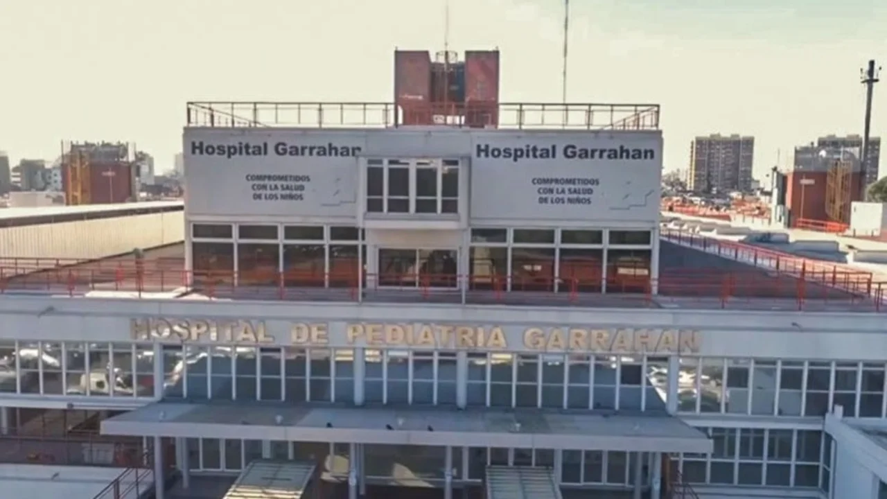 Los enfermeros 'franqueros' del Hospital Garrahan realizan hoy un cese de tareas de dos horas, que repetirán también mañana.