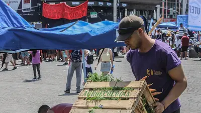 Comenzó en Plaza de Mayo una feria de la economía popular Comenzó en Plaza de Mayo una feria de la economía popular