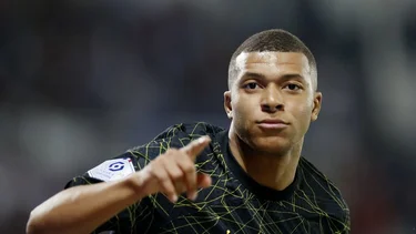 PSG, a un paso del título de la Ligue 1 tras doblete de Mbappé