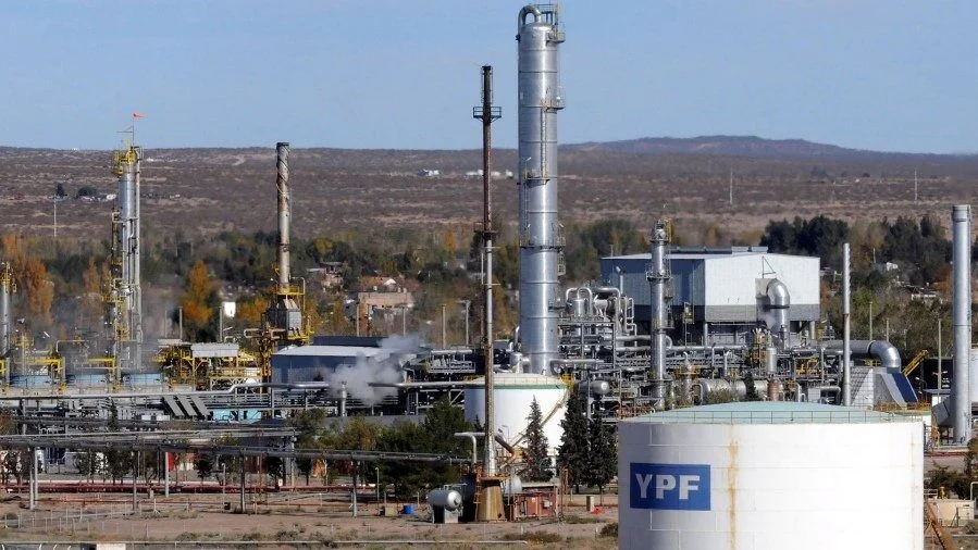 Empresa argentina Yacimientos Petrolíferos Fiscales (YPF).