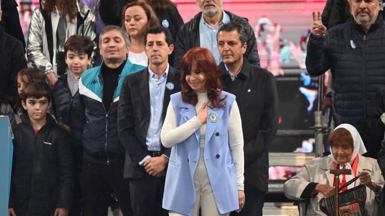 Cristina Kirchner en Plaza de Mayo en vivo: el minuto a minuto del acto