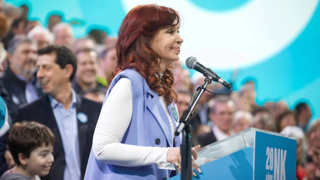 Cristina de cara a las próximas elecciones 2023 y sobre el candidato: "Chicos, tomen la posta"