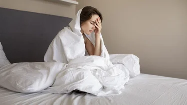 Cuidado: 3 hábitos que casi todo el mundo hace y te drenan la energía, según una neuropsicóloga.