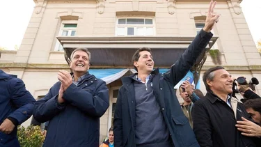 Tras el acto del 25, Massa, Wado y Axel suman postales campaña