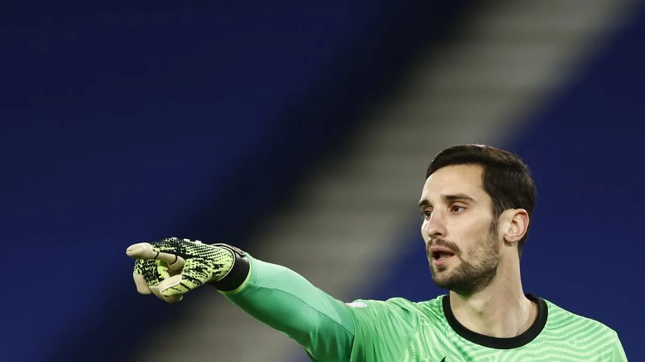 Sergio Rico, portero español del PSG, sigue en cuidados intensivos tras un accidente a caballo