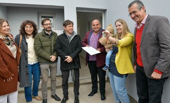 Kicillof entregó viviendas: "Seguir construyendo en vez de proponer dinamitar todo" | Provincia de buenos aires