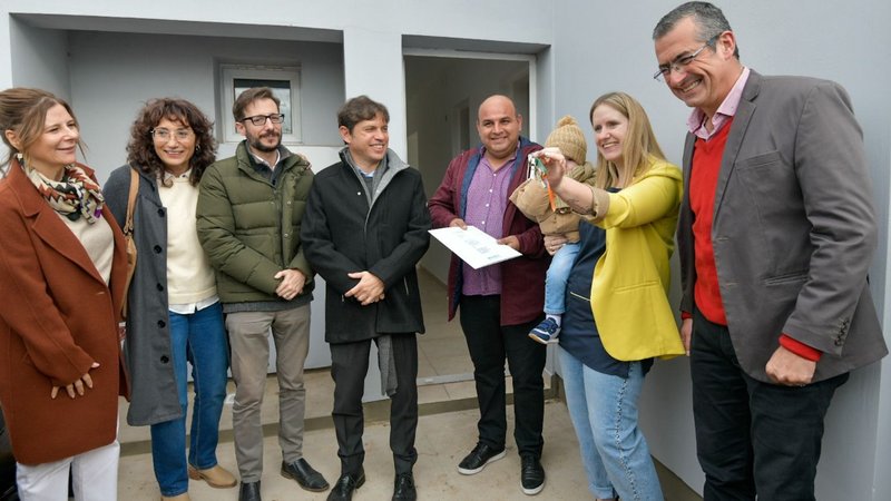 Kicillof entregó viviendas: "Hay que seguir construyendo en vez de proponer dinamitar todo"