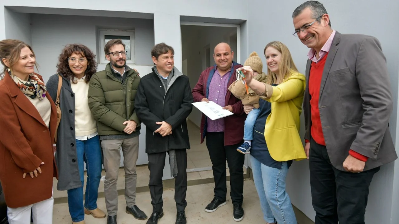 Kicillof entregó viviendas: "Hay que seguir construyendo en vez de proponer dinamitar todo"