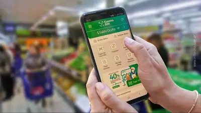 Usuaria utilizando la Cuenta DNI del Banco Provincia Usuaria utilizando la Cuenta DNI del Banco Provincia