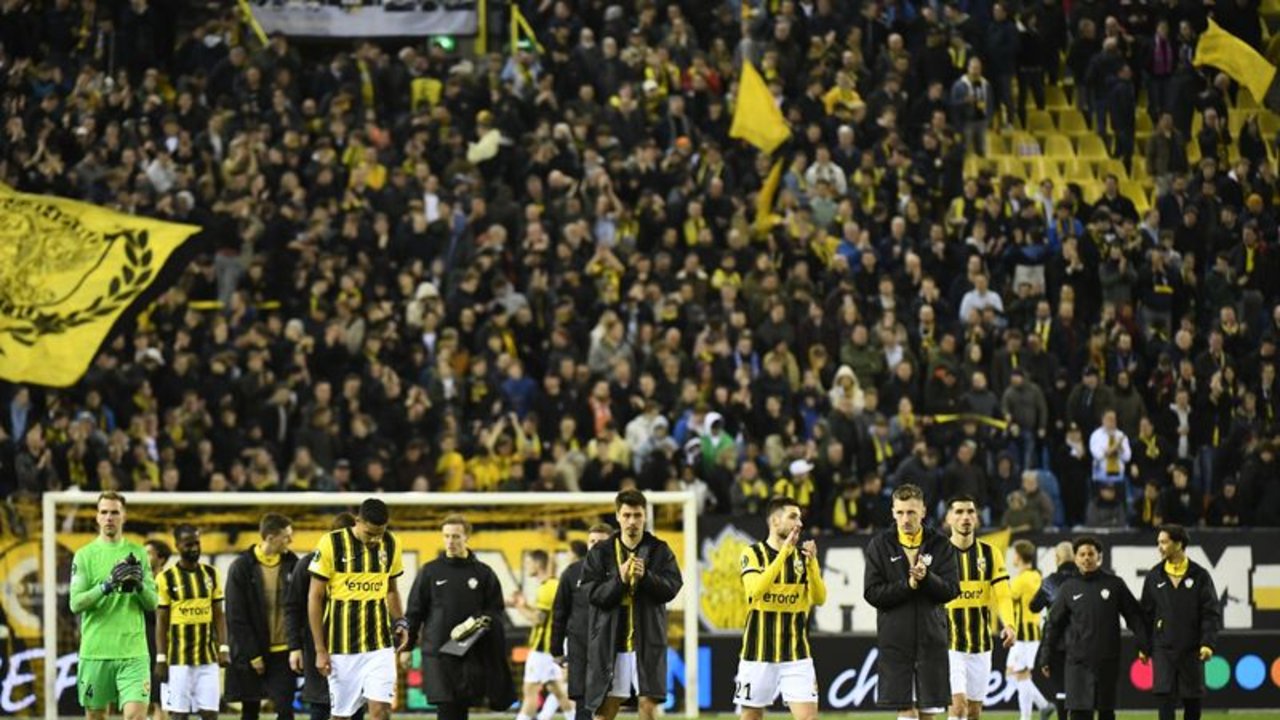 Los jugadores del equipo neerlandés Vitesse donan sus sueldos para salvar al club