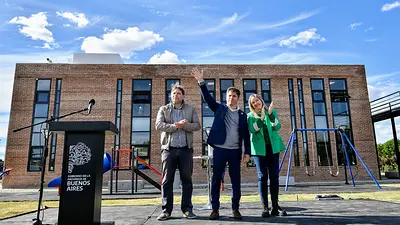 Axel Kicillof inauguró una nueva obra junto a un intendente radical Axel Kicillof inauguró una nueva obra junto a un intendente radical