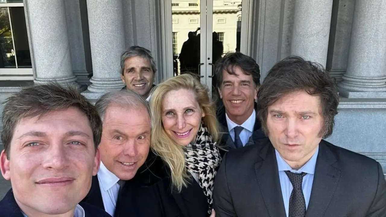 De Santiago Caputo al hombre de Techint en Trabajo: los funcionarios de Milei que no presentaron su declaración jurada