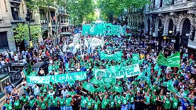 ATE lanzó una junta de firmas contra el DNU de Milei: "Profundiza la precarización laboral" ATE lanzó una junta de firmas contra el DNU de Milei: "Profundiza la precarización laboral"