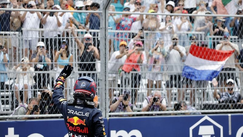 Max Verstappen de Red Bull gana la carrera sprint de Miami