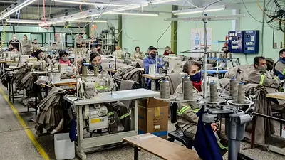 Importación de ropa: todo el sector textil se une contra Luis Caputo y pide dar marcha atrás con la baja de aranceles Importación de ropa: todo el sector textil se une contra Luis Caputo y pide dar marcha atrás con la baja de aranceles