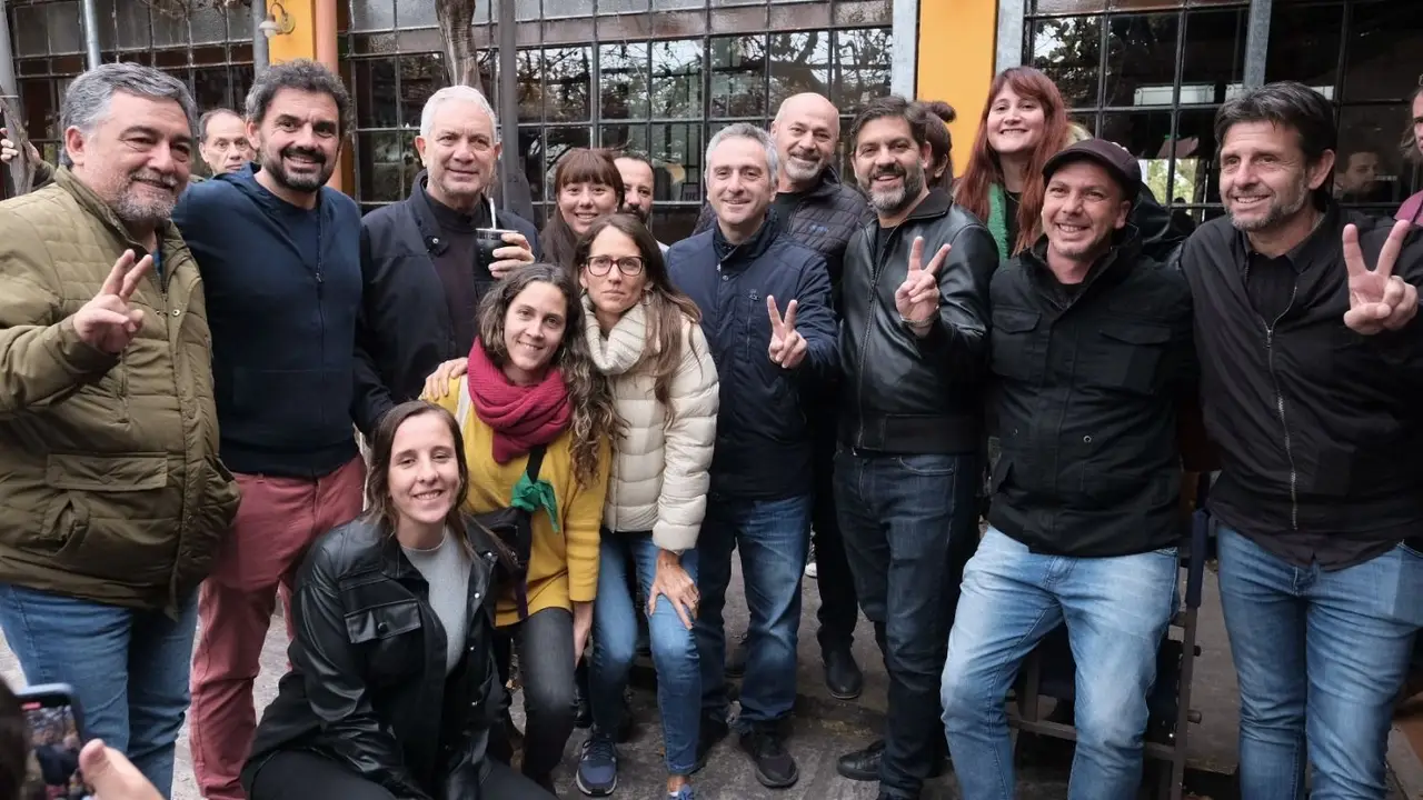 Kicillof suma centralidad y apoyo político con un nuevo agrupamiento