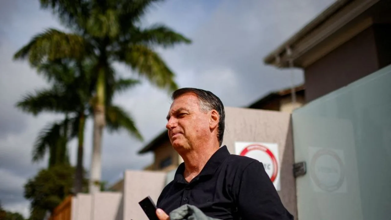 Expresidente brasileño Bolsonaro recibe el alta hospitalaria tras una infección cutánea