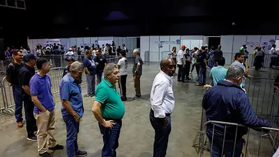 Panameños votan en una elección presidencial plagada de contendientes Panameños votan en una elección presidencial plagada de contendientes