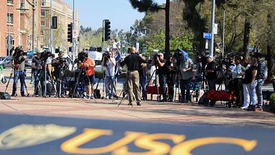 La policía de Los Ángeles desaloja sin arrestos el campamento propalestino de la USC La policía de Los Ángeles desaloja sin arrestos el campamento propalestino de la USC