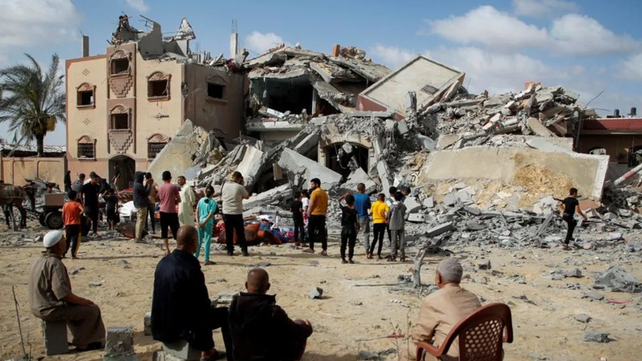 El ejército israelí comienza a evacuar a los civiles palestinos de Ráfah, según una radio