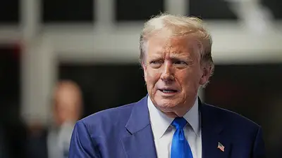 El juez vuelve a multar a Trump en su juicio penal y le advierte de que puede ir a la cárcel El juez vuelve a multar a Trump en su juicio penal y le advierte de que puede ir a la cárcel