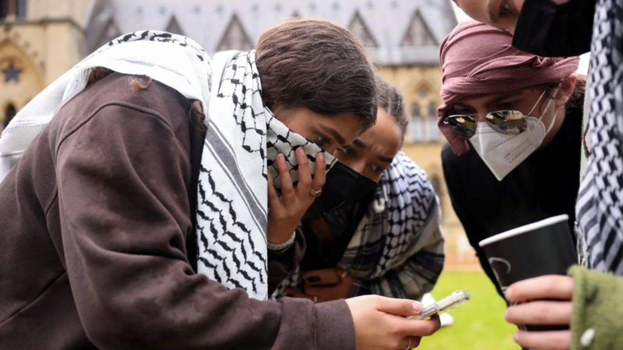 Estudiantes británicos se solidarizan con sus pares EEUU con campamentos en Oxford y Cambridge