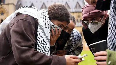 Estudiantes británicos se solidarizan con sus pares EEUU con campamentos en Oxford y Cambridge Estudiantes británicos se solidarizan con sus pares EEUU con campamentos en Oxford y Cambridge