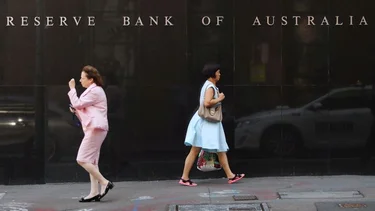 El banco central de Australia no ve necesidad de subir los tipos, pero es precavido con la inflación